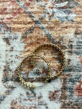 Kendra Scott Gold Wavy Hoop Earrings
